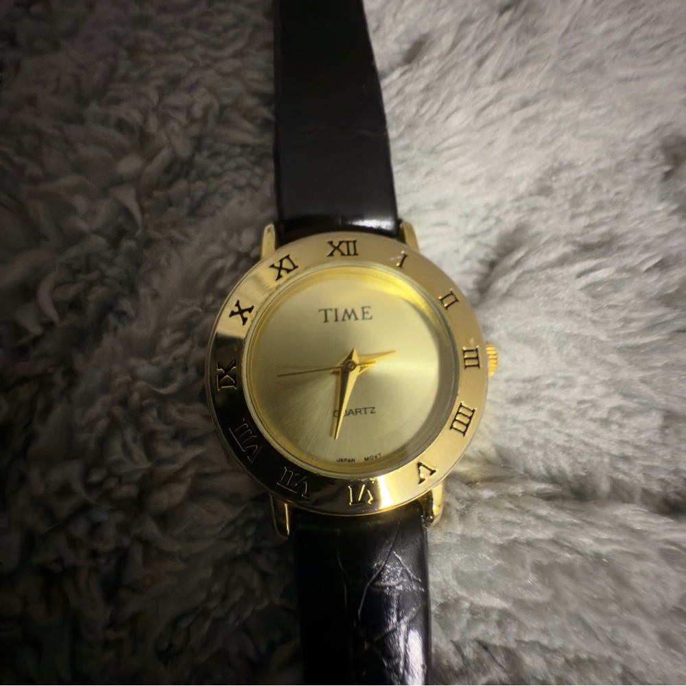 Small Gold-Tone Time Quartz Watch for Women with Roman - Picture 2 of 10